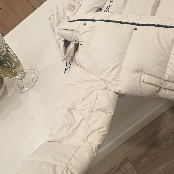 Aritzia small super puff - Picture 4 of 5